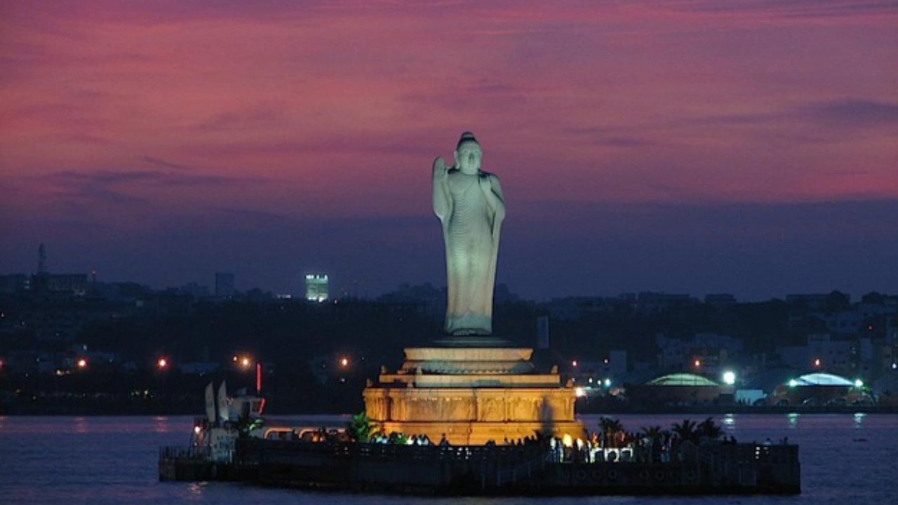 Necklace Road and Hussain Sagar Lake 